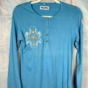 One Life 2‎ Live shirt this shirt runs small